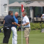 20160620 hole 18 LL shake hands